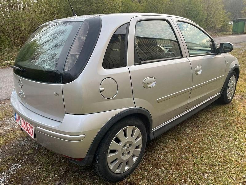 Gebraucht Opel Corsa Enjoy 75 PS (55 kW) 2004 Silber Kleinwagen