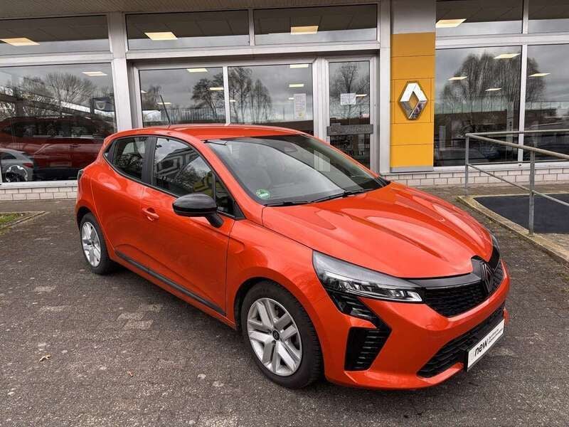 Valencia orange Gebraucht 2024 Renault Clio V Evolution Limousine | 17.990 € (Fairer Preis) - Bild 1/4
