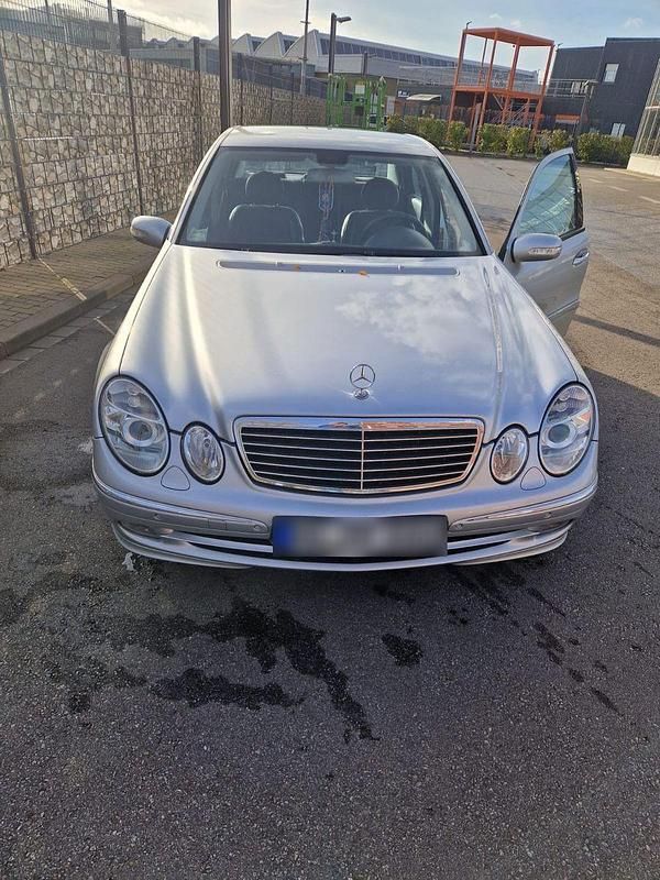 Używany Mercedes E280 Elegance 190 KM (139 kW) 2005 Srebrny Sedan/Limuzyna