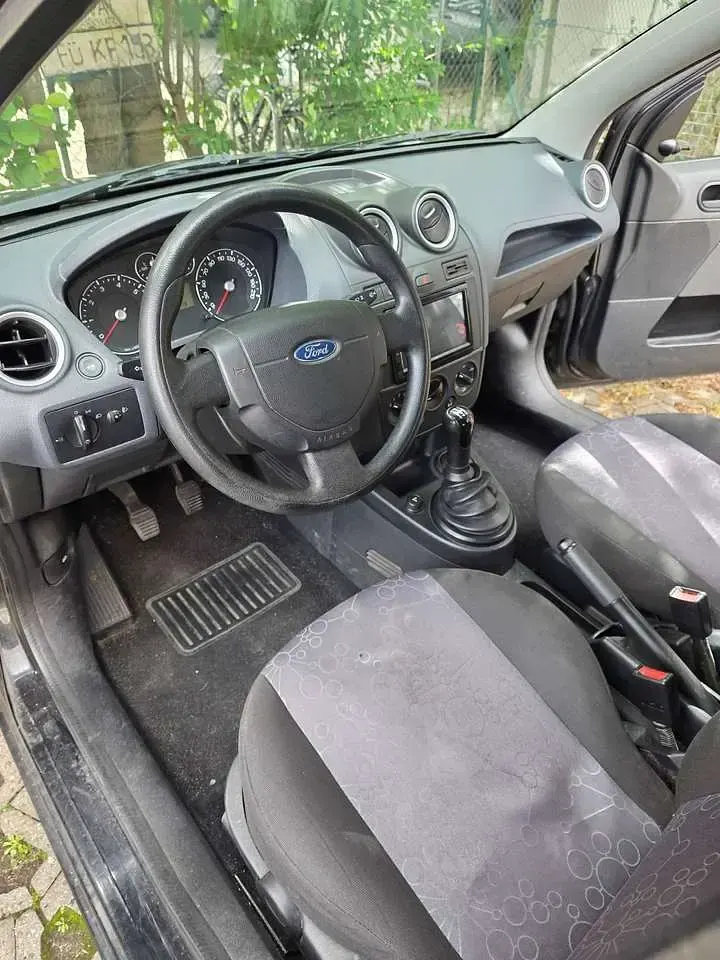 Gebraucht Ford Fiesta Ambiente 60 PS (44 kW) 2006 Blau Kleinwagen