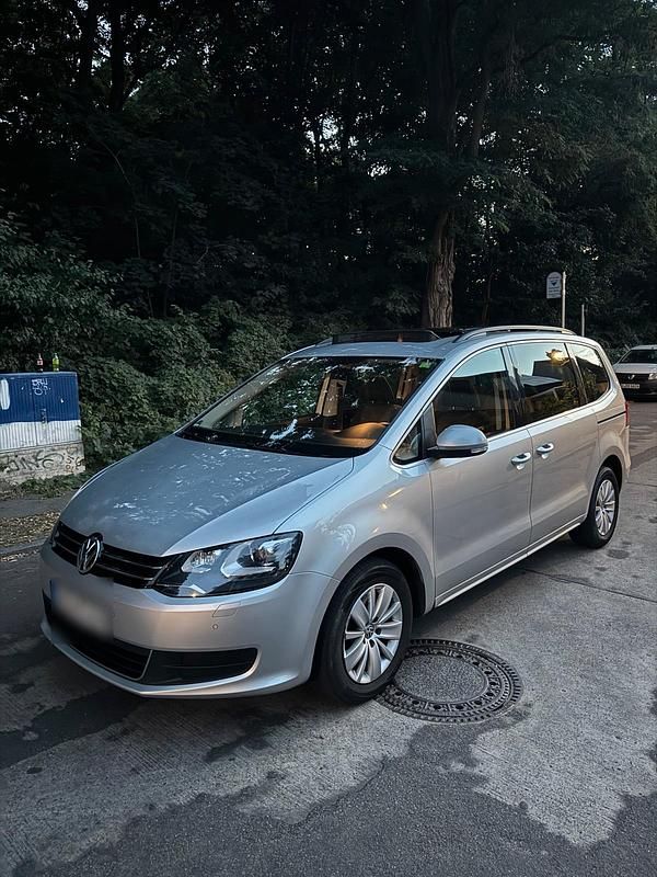 Silber Gebraucht 2012 VW Sharan Van / Kleinbus | 6.999 € (Superpreis) - Bild 1/4