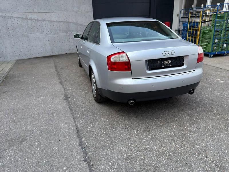 Second-hand Audi A4 163 CP (119 kW) 2002 Argintiu Berlinǎ