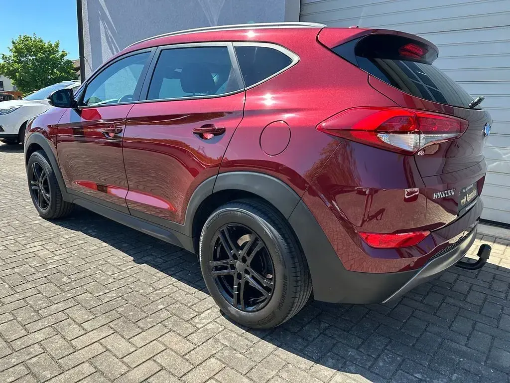 Gebraucht Hyundai Tucson Intro Edition 177 PS (130 kW) 2016 Rot SUV