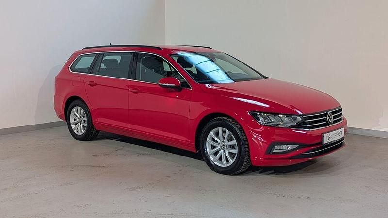 Używany VW Passat 122 KM (89 kW) 2023 Czerwony Sedan/Limuzyna