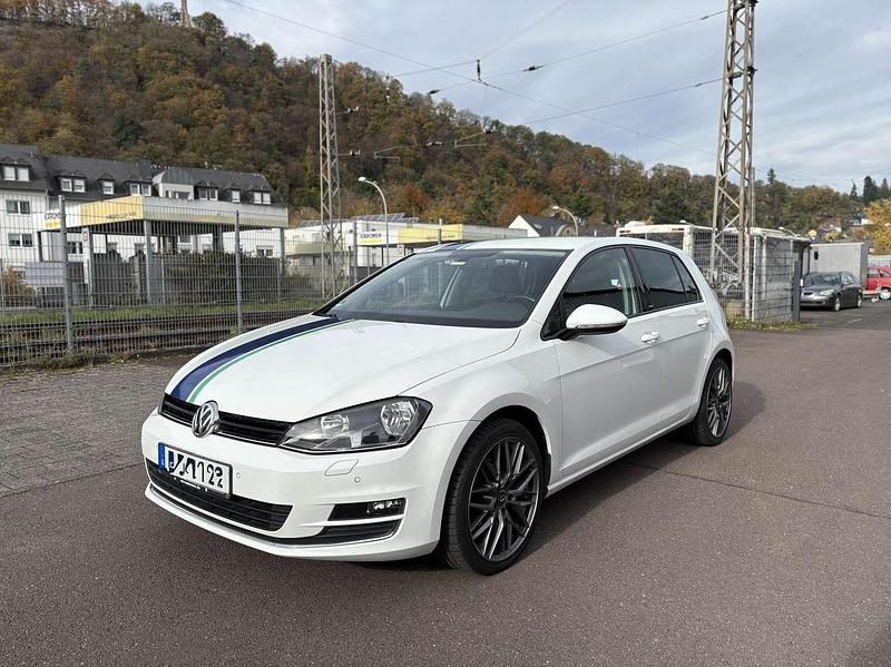 Weiß Gebraucht 2017 VW Golf VII Limousine | 14.700 € (Guter Preis) - Bild 1/4