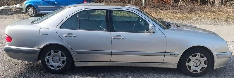 Gebraucht Mercedes E200 Classic 136 PS (100 kW) 1999 Limousine
