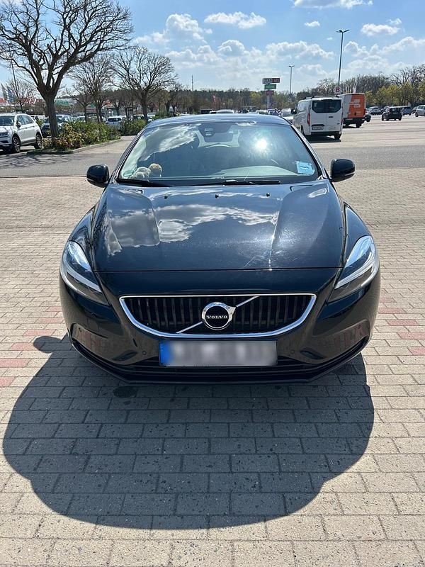 Second-hand Volvo V40 190 CP (139 kW) 2018 Negru Break