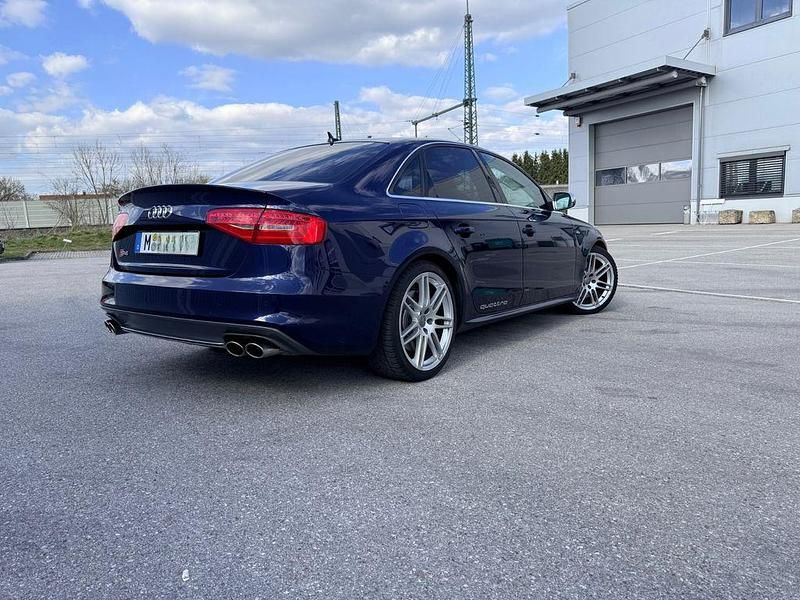 Gebraucht Audi S4 Ambiente 333 PS (244 kW) 2014 Blau Limousine