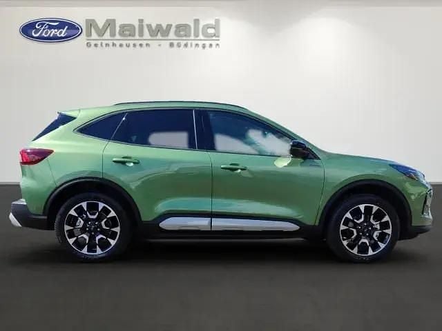 Gebraucht Ford Kuga Active X 182 PS (133 kW) 2024 Bursting green SUV