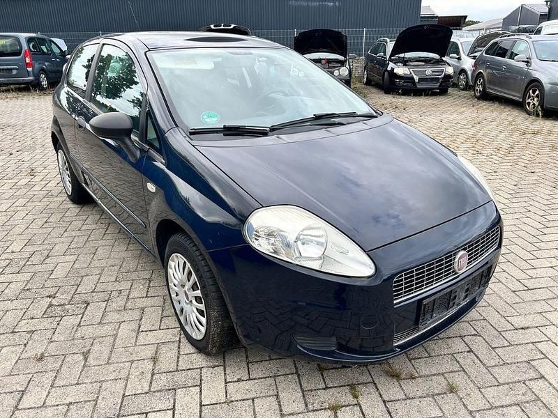 Blau Gebraucht 2009 Fiat Grande Punto Active Kleinwagen | 790 € (Guter Preis) - Bild 1/4