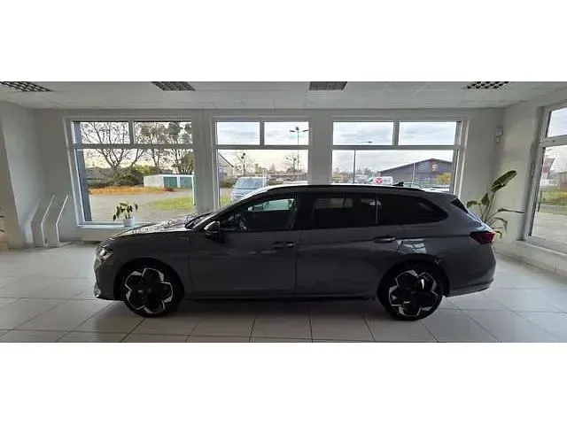 Neu Skoda Superb SportLine 150 PS (110 kW) 2025 Kombi