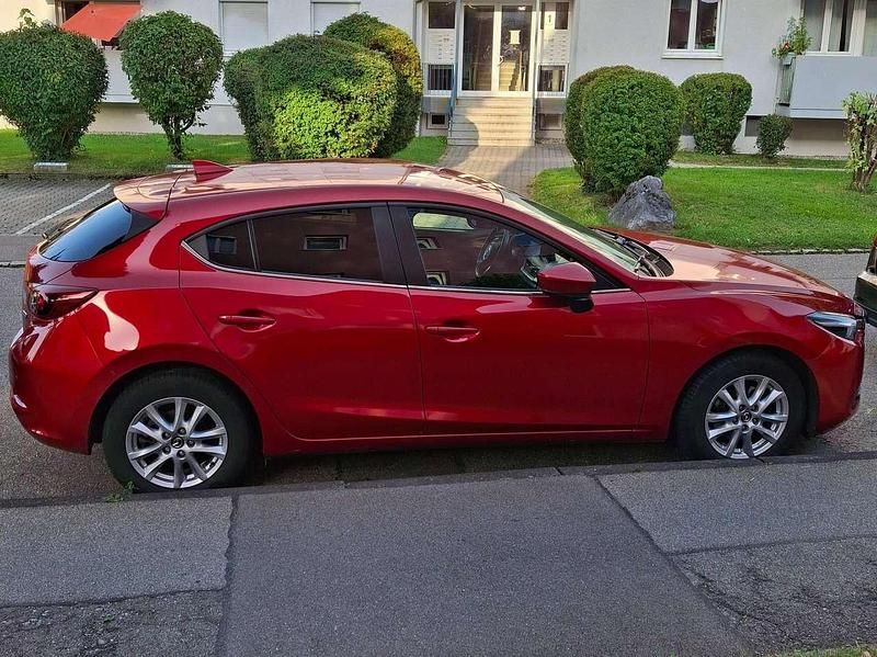 Gebraucht Mazda 3 Kizoku 120 PS (88 kW) 2017 Rot Limousine