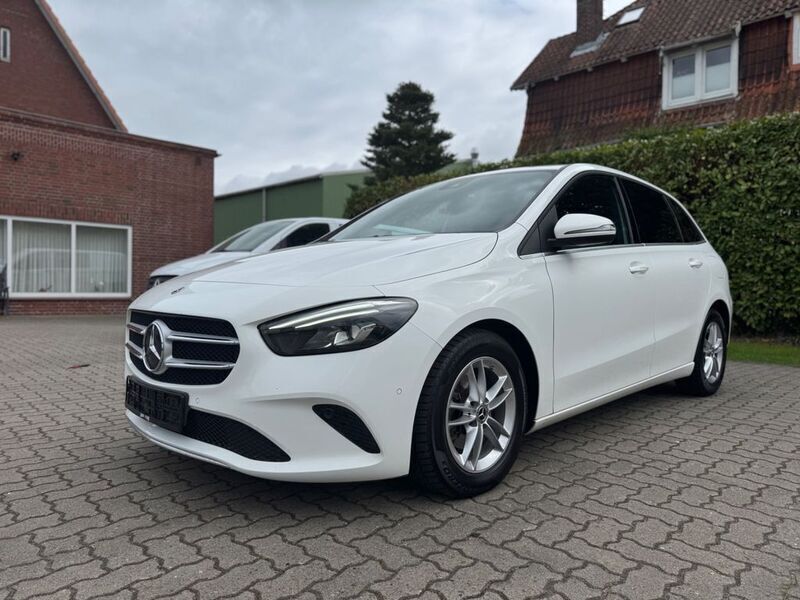 Weiß Gebraucht 2020 Mercedes B180 Van / Kleinbus | 14.999 € (Fairer Preis) - Bild 1/4
