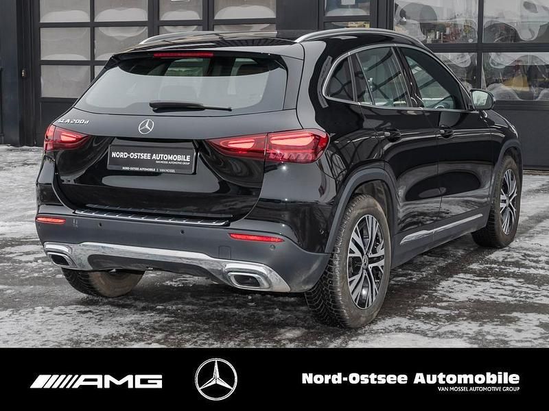 Gebraucht Mercedes GLA200 Progressive 150 PS (110 kW) 2025 Metalliclack kosmosschwarz SUV