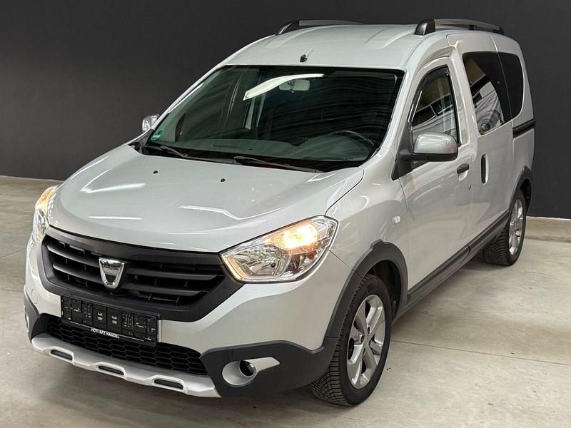 Grau Gebraucht 2017 Dacia Dokker Stepway Kombi | 7.900 € (Fairer Preis) - Bild 1/4