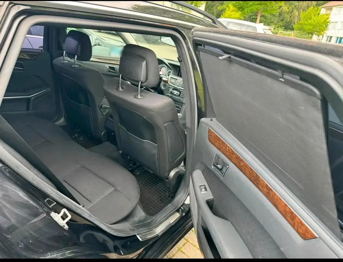 Gebraucht Mercedes E220 170 PS (125 kW) 2012 Schwarz Kombi