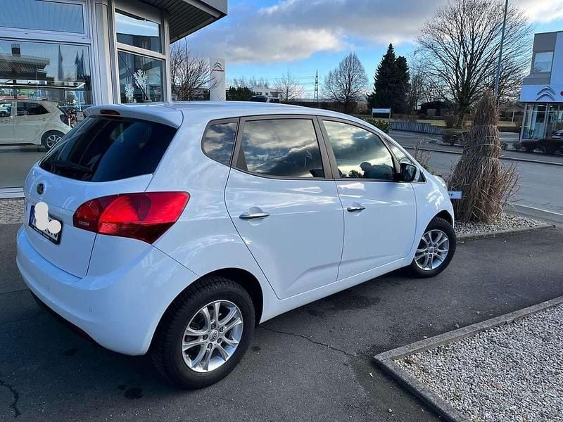 Gebraucht Kia Venga 90 PS (66 kW) 2014 Weiß Kleinwagen