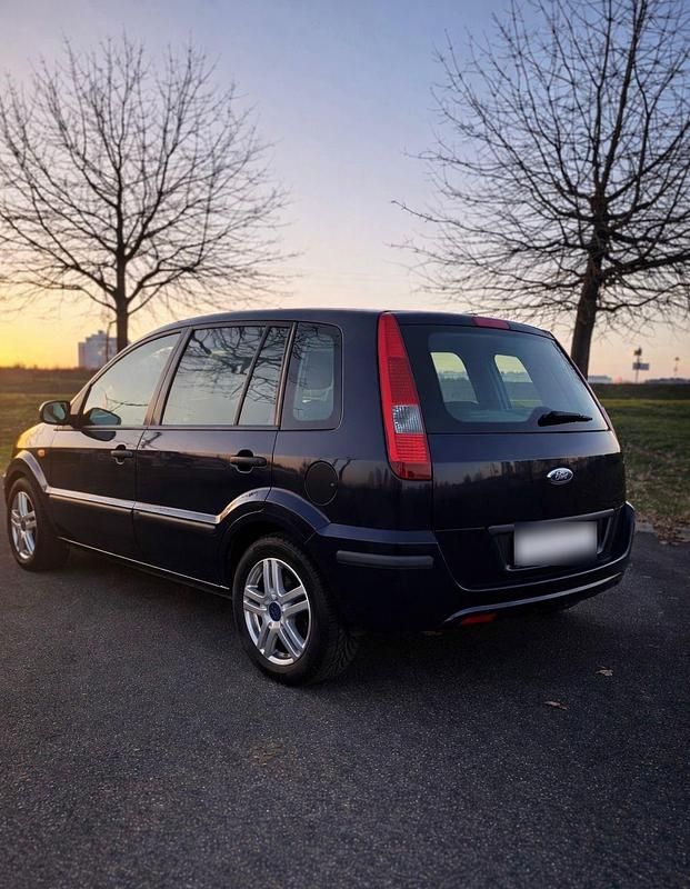 Second-hand Ford Fusion 80 CP (58 kW) 2002 Albastru Hatchback