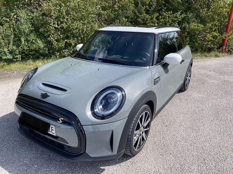 Grau Gebraucht 2021 Mini Cooper SE Kleinwagen | 17.900 € (Fairer Preis) - Bild 1/4