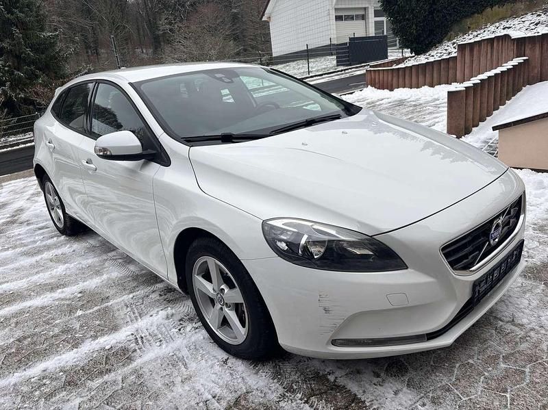 Gebraucht Volvo V40 Kinetic 150 PS (110 kW) 2012 White solid (ice white) / Kombi