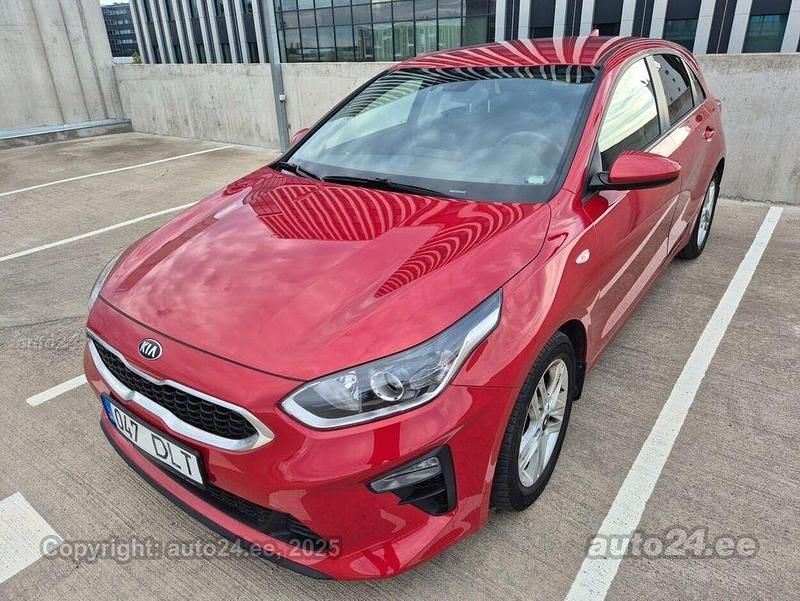 Rot Gebraucht 2021 Kia Ceed LX Limousine | 16.000 € (Guter Preis) - Bild 1/4