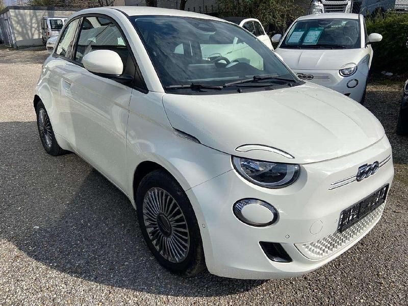 Gebraucht Fiat 500e Basis 86 kW (118 PS) 2023 Colore esterno (arktis weiß) Limousine