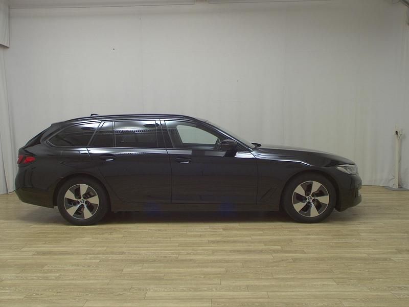 Schwarz Gebraucht 2022 BMW 520 Performance Kombi | 22.980 € (Superpreis) - Bild 1/4