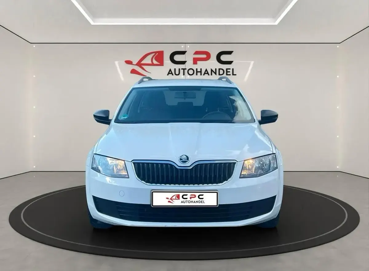 Gebraucht Skoda Octavia Active 105 PS (77 kW) 2015 Weiß Kleinwagen