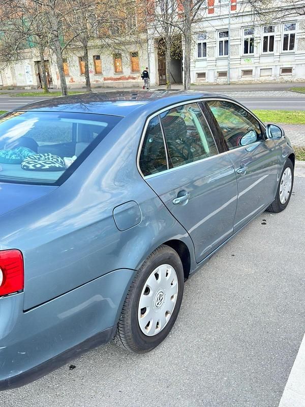 Second-hand VW Jetta 2005 Berlinǎ