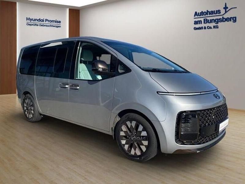 Gebraucht Hyundai Staria Signature 177 PS (130 kW) 2022 Silber Van / Kleinbus