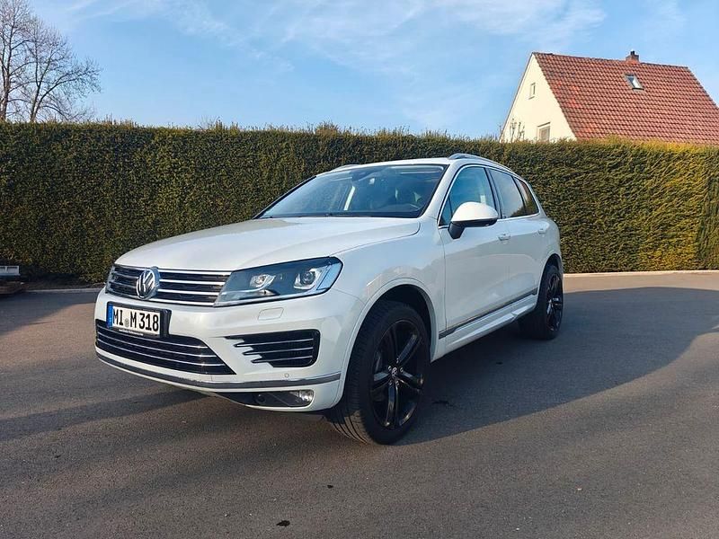 Gebraucht VW Touareg Executive 262 PS (192 kW) 2017 Weiß SUV