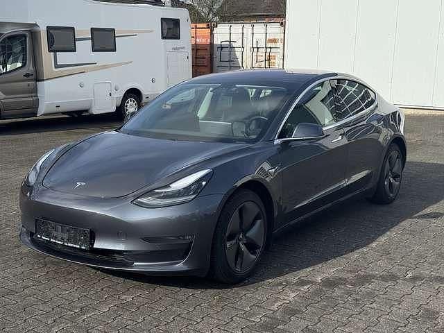 Grau Gebraucht 2019 Tesla Model 3 Long Range AWD Limousine | 27.790 € (Fairer Preis) - Bild 1/4
