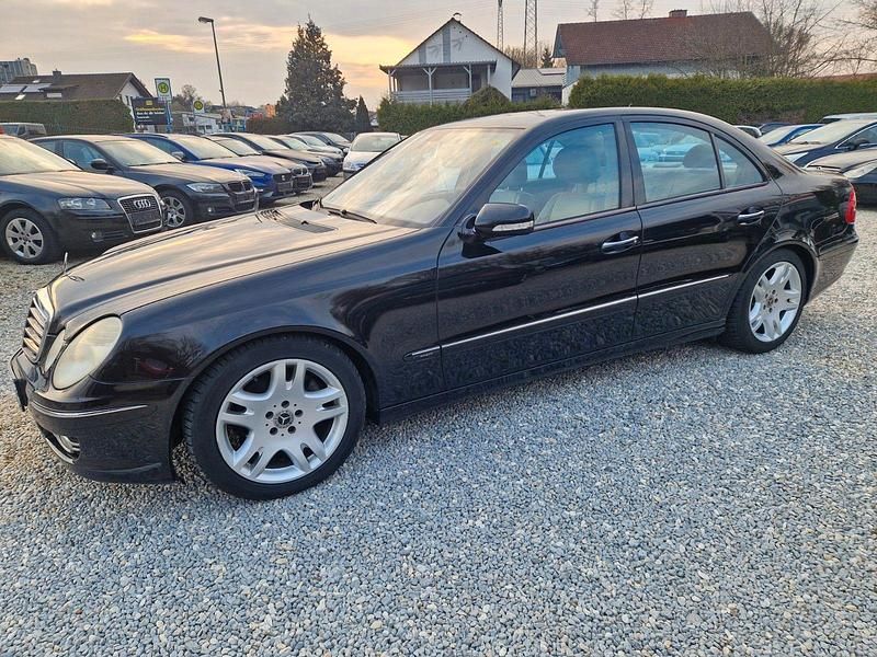 Second-hand Mercedes E200 184 CP (135 kW) 2008 Negru Berlinǎ