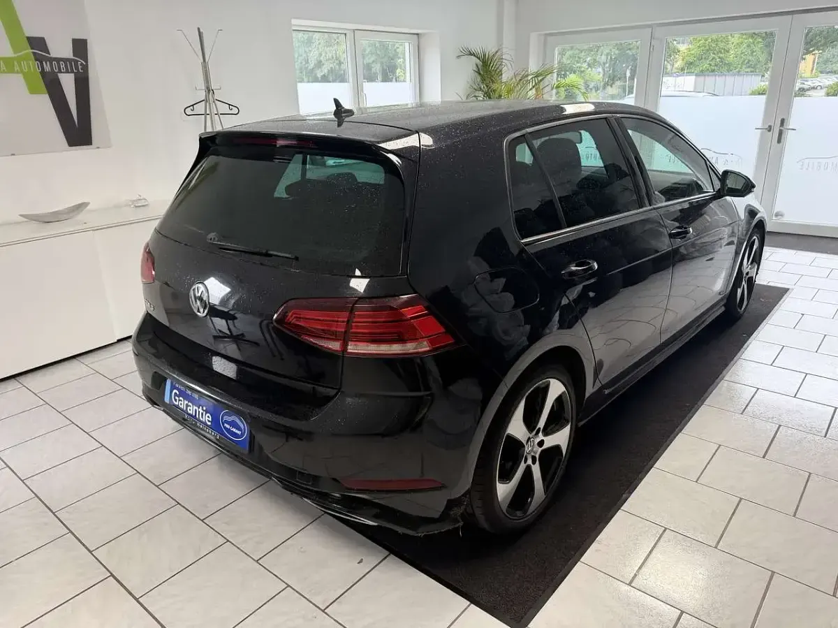 Gebraucht VW Golf VII Join 125 PS (91 kW) 2018 Deep black perleffekt Kleinwagen