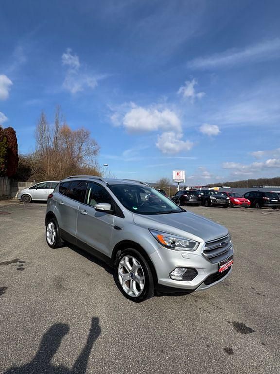 Gebraucht Ford Kuga Titanium 182 PS (133 kW) 2016 Grau SUV