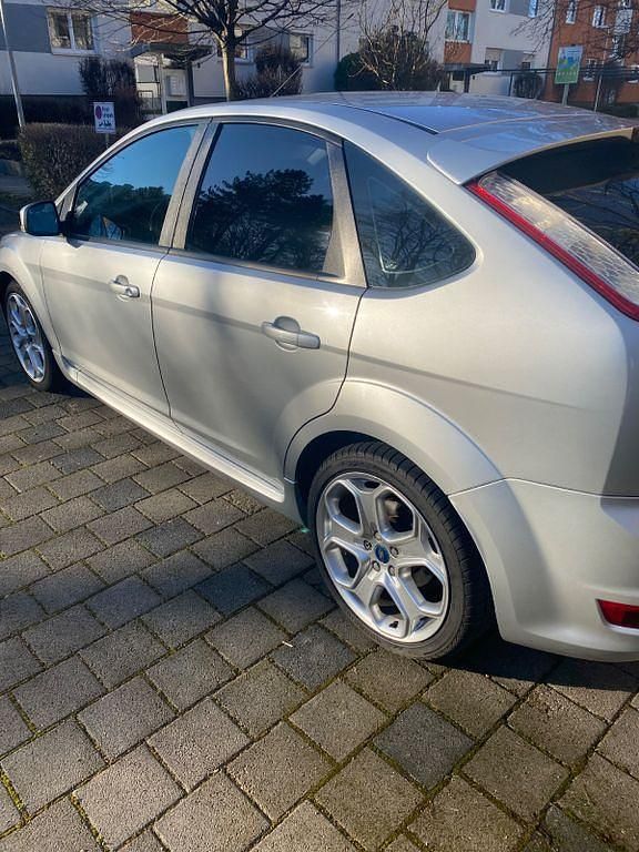 Gebraucht Ford Focus Style 109 PS (80 kW) 2009 Silber Limousine