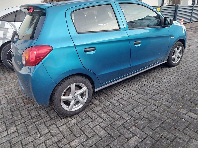 Blau Gebraucht 2015 Mitsubishi Space Star Kleinwagen | 4.600 € (Fairer Preis) - Bild 1/4