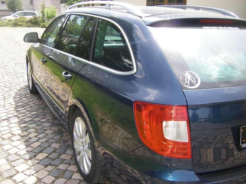 Gebraucht Skoda Superb Elegance 160 PS (117 kW) 2012 Lavablau metallic Kombi