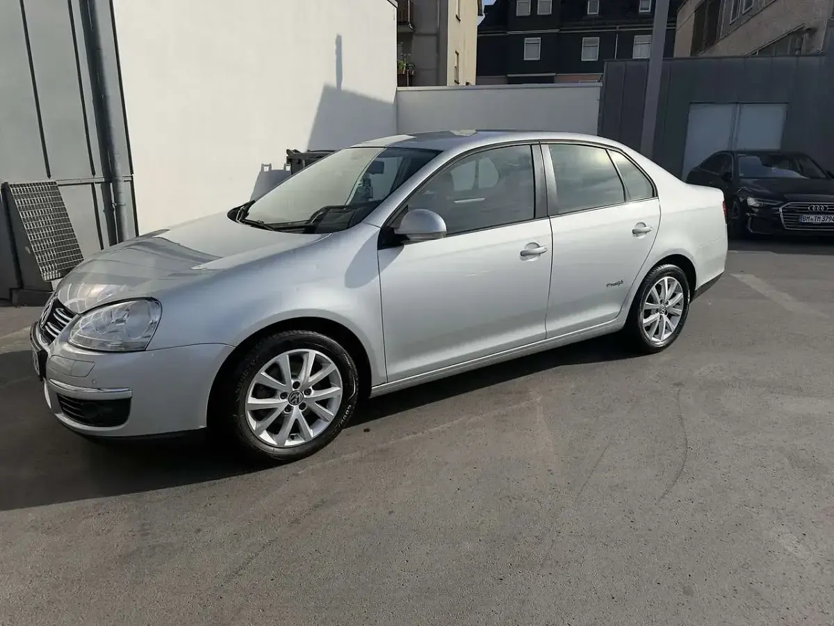Używany VW Jetta 129 KM (94 kW) 2009 Sedan/Limuzyna