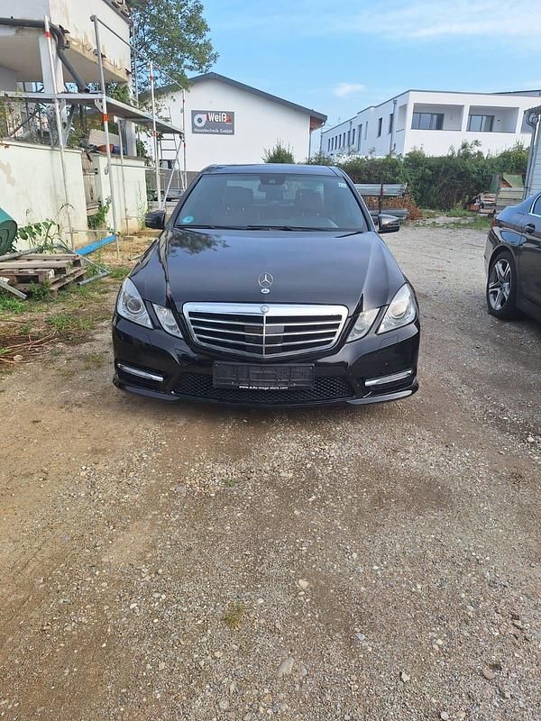 Schwarz Gebraucht 2013 Mercedes E300 Limousine | 8.900 € (Guter Preis) - Bild 1/4