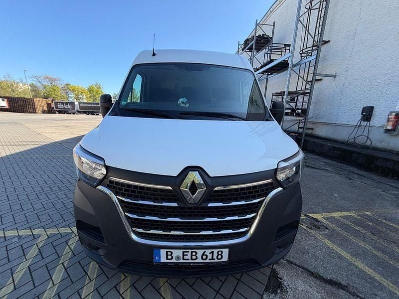 Second-hand Renault Master 179 CP (131 kW) 2023 Alb Monovolum