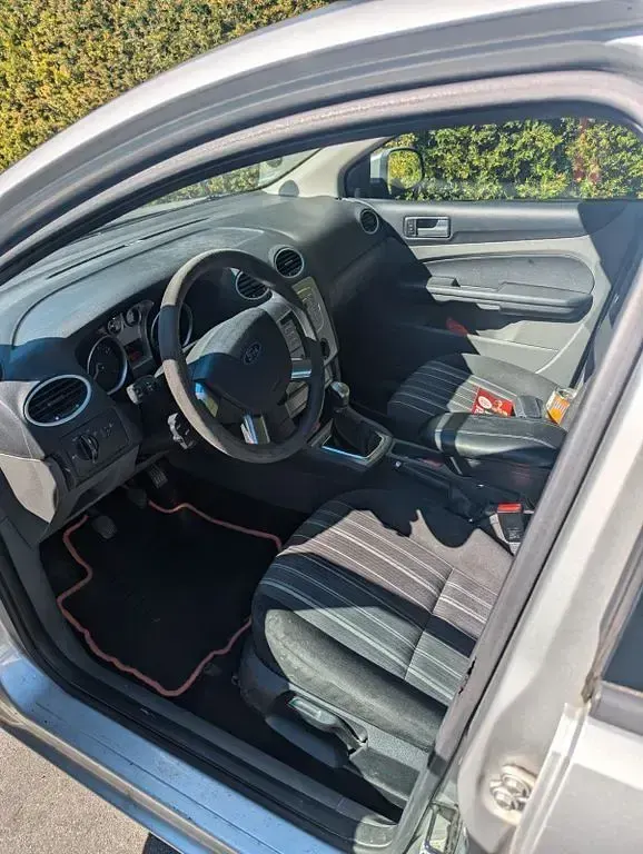 Gebraucht Ford Focus 101 PS (74 kW) 2009 Silber Limousine
