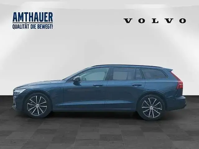 Gebraucht Volvo V60 Plus 398 PS (292 kW) 2025 Blau Kombi