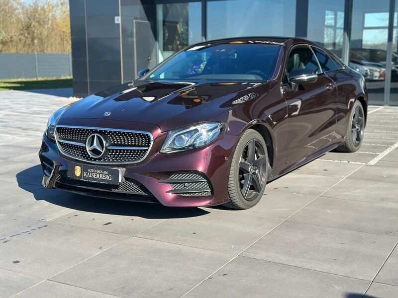 Rot Gebraucht 2018 Mercedes E220 AMG line Coupé | 28.490 € (Superpreis) - Bild 1/4