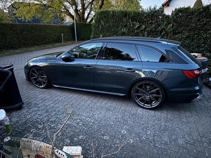 Gebraucht Audi A4 Advanced Plus 231 PS (169 kW) 2019 Grau Kombi