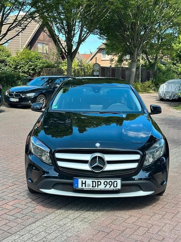 Gebraucht Mercedes GLA180 122 PS (89 kW) 2015 Schwarz SUV