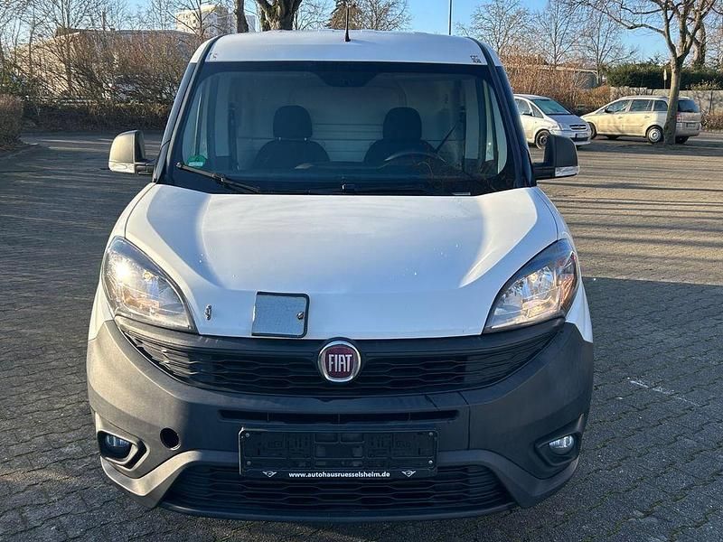 Gebraucht Fiat Doblò 95 PS (69 kW) 2018 Weiß Van / Kleinbus