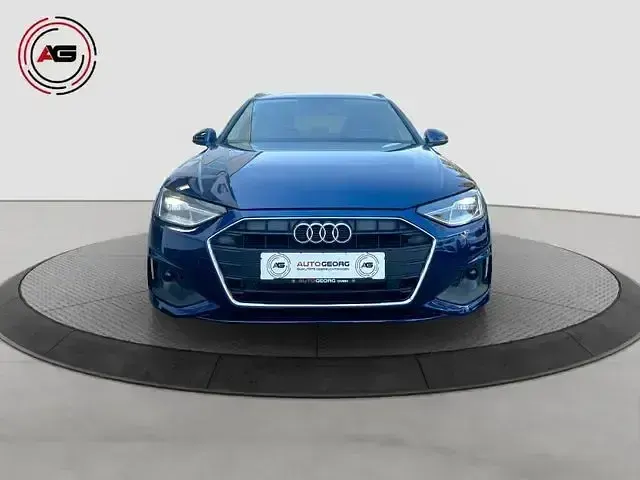 Gebraucht Audi A4 Basis 163 PS (119 kW) 2022 Navarrablau Kombi