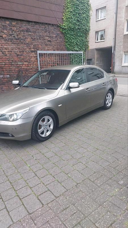 Gebraucht BMW 520 170 PS (125 kW) 2005 Gold Limousine