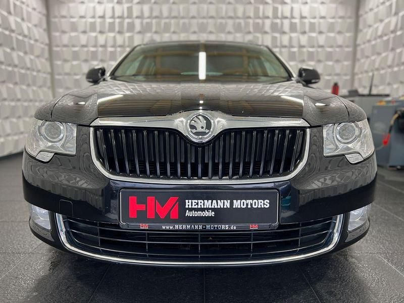 Gebraucht Skoda Superb Family 160 PS (117 kW) 2012 Schwarz Kombi